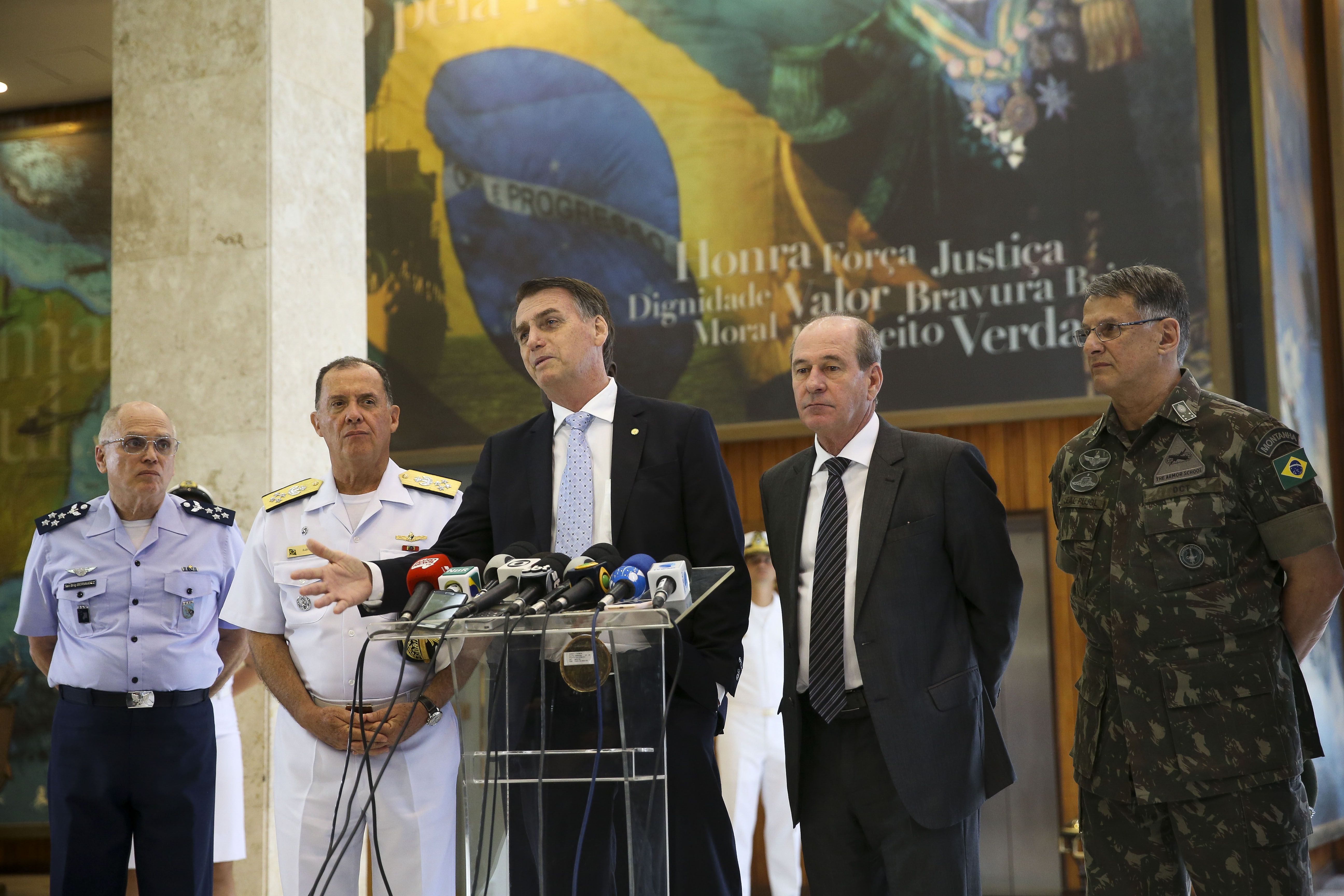Jair Bolsonaro fala com com os comandantes das Forças Armadas em Brasília no início do governo/Marcelo Camargo/Agência Brasil