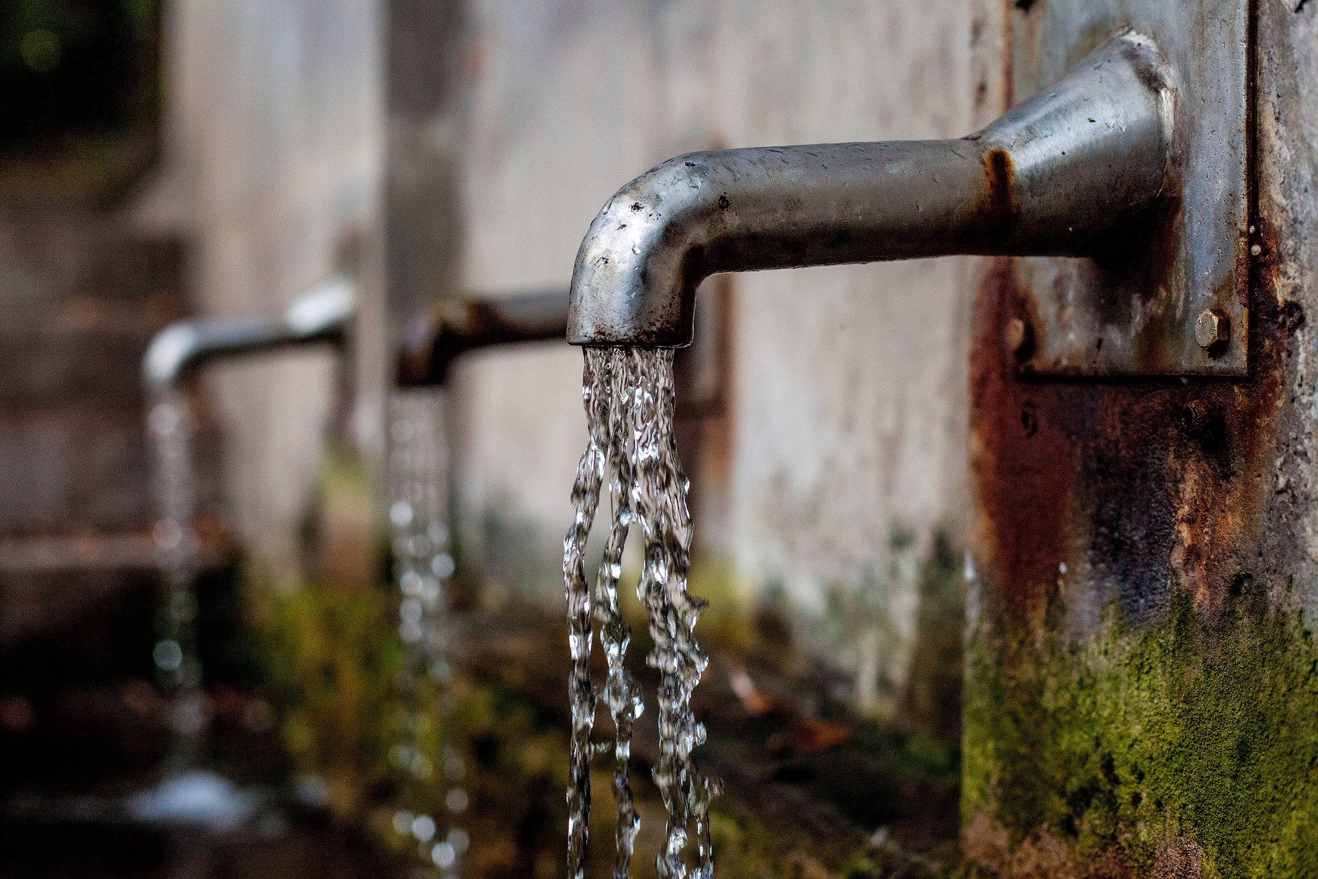 Hoje 35 milhões de brasileiros não têm acesso à água e outros 105 milhões vivem sem um sistema de esgotamento sanitário/Pixabay