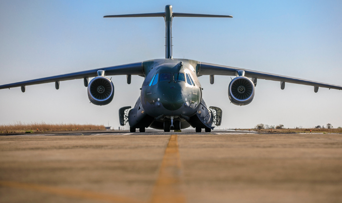 KC-390 Millennium tem capacidade tanto de lançar grandes cargas militares em um ambiente operacional como de reabastecimento aéreo/ Força Aérea Brasileira