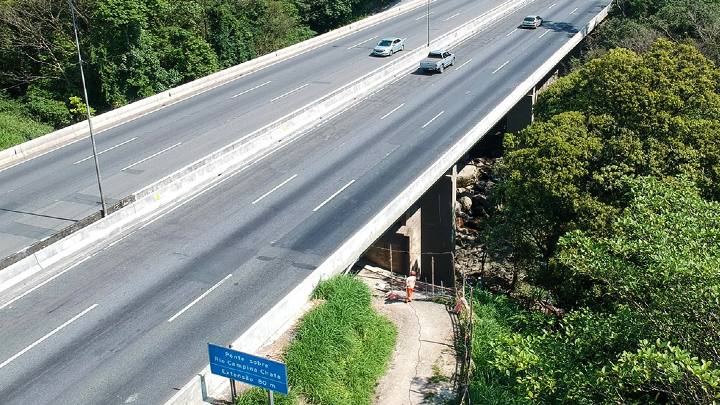 Arteris participa da operação, manutenção e ampliação de trechos rodoviários no Brasil sob contratos de concessão / Arteris