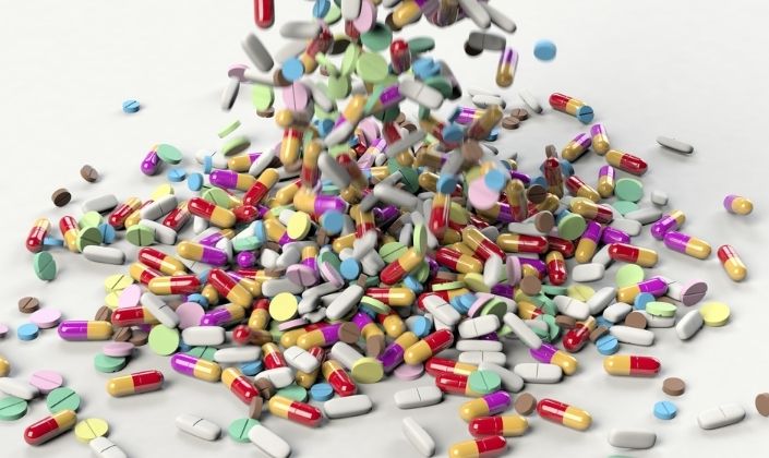 Os médicos chamam a atenção para as fake News que desorientam os pacientes, como o uso de medicamentos sem eficácia comprovada/Pixabay
