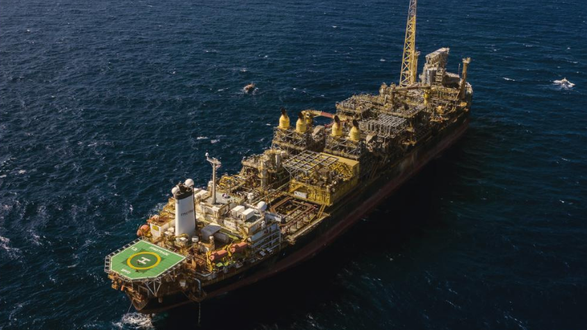 Desde 2008, a PetroRio explora e produz petróleo e gás e se especializa no desenvolvimento de campos maduros/PetroRio