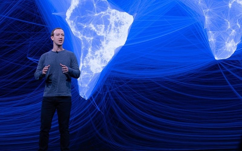 Pressionada por múltiplos escândalos, a empresa principal empresa de Mark Zuckerberg passa agora a focar na realidade virtual/Anthony Quintano