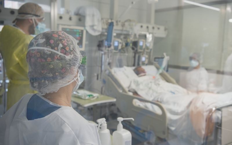 País sofre com alta de casos - que ninguém sabe ao certo quantos são/Hospital Clínic via Flickr