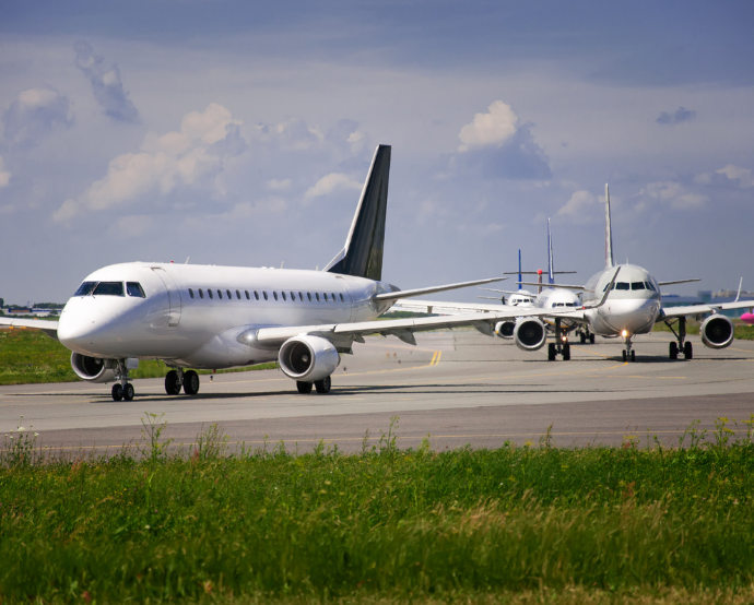 Os três blocos de aeroportos processam, juntos, aproximadamente 15,8% do total do tráfego de passageiros do país/Canva