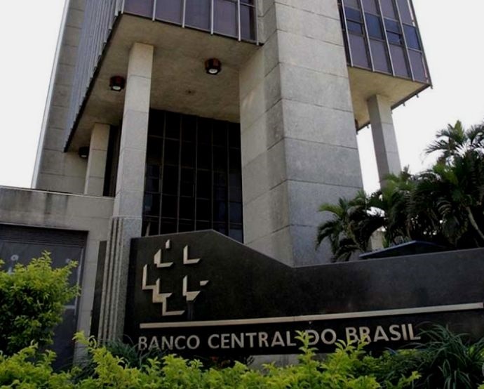 Brasil tem primeiro governo que herdou banco central autônomo, com presidente indicado pelo governo anterior./Agência Senado.