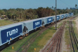 A Rumo oferece serviços logísticos de transporte ferroviário, porto e armazenagem, principalmente nos estados do sul do Brasil / Facebook