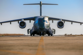 KC-390 Millennium tem capacidade tanto de lançar grandes cargas militares em um ambiente operacional como de reabastecimento aéreo/ Força Aérea Brasileira