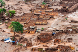 O rompimento da barragem do Fundão foi um dos maiores desastres ambientais do país, depois de Brumadinho, também em MG/ Antônio Cruz/Agência Brasil