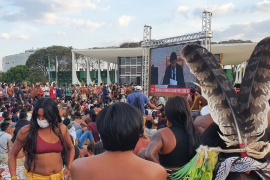 Dois mil indígenas assistem sessão do STF em telão montado na Praça dos Três Poderes/Guilherme Mendes