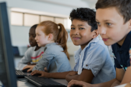 De acordo com pesquisa da Human Rights Law, no Brasil, oito ferramentas de educação online monitoraram as crianças em suas salas de aula dentro e fora do horário escolar./Foto: Canva