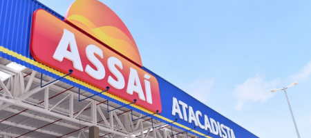 A Sendas Distribuidora é controladora do Assaí Atacadista, rede brasileira de atacado/Assaí Atacadista
