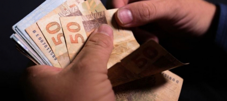 Vítimas relatam que já usam o Pix para obter dinheiro com taxas de juros altíssimas/Agência Brasil