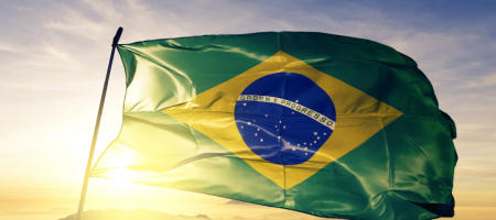 O Brasil segue refém de práticas populistas, que pela direita ou esquerda, servem apenas para manter as coisas como estão/Canva