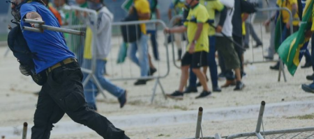 “Os atos terroristas do último domingo em Brasília trazem de volta um cenário de risco institucional que merece ser observado de perto e com a devida cautela"/Agência Brasil