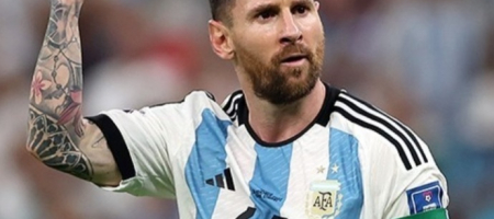 As camisas do Inter Miami de Messi esgotaram menos de uma semana após o anúncio, apesar de serem vendidas por pelo menos US $ 100 / WikimediaCommons