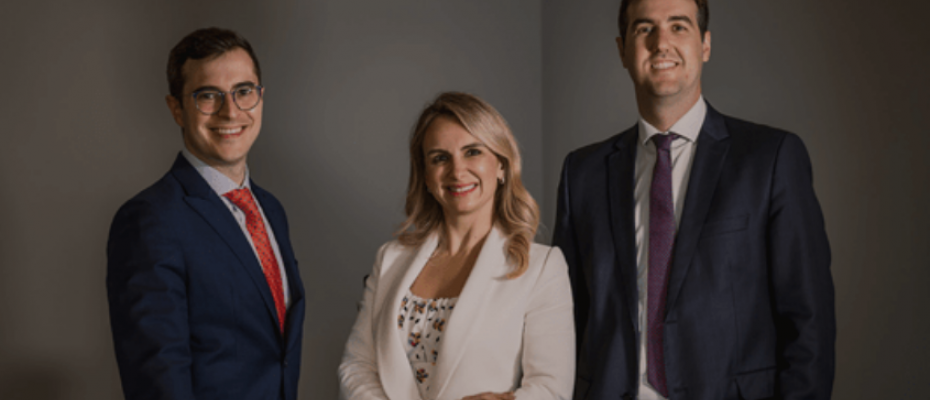 Breno Cônsoli, Lyzannia Renner e Rodrigo Oliveira são os novos sócios do Martinelli Advogados/Divulgação