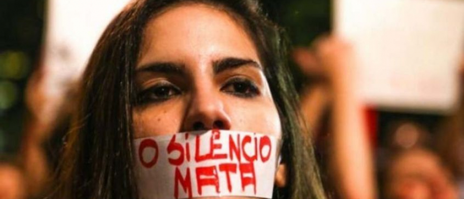 O machismo resiste e mulheres vítimas de violência são revitimizadas tanto em delegacias quanto nas audiências/Paulo Pinto/AGPT/Fotos Públicas