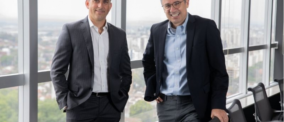 O novo CEO, Guilherme Rizzo Amaral (esq.), e o atual Carlos Souto (dir.)/Divulgação