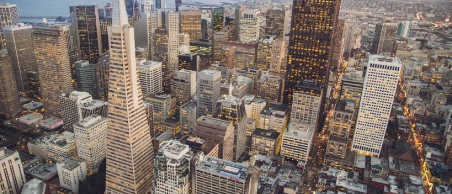 O mercado jurídico dos EUA é enorme e as firmas vêm planejando sua entrada em várias cidades com potencial para o desenvolvimento de negócios. / Unsplash, Jared Erondu.