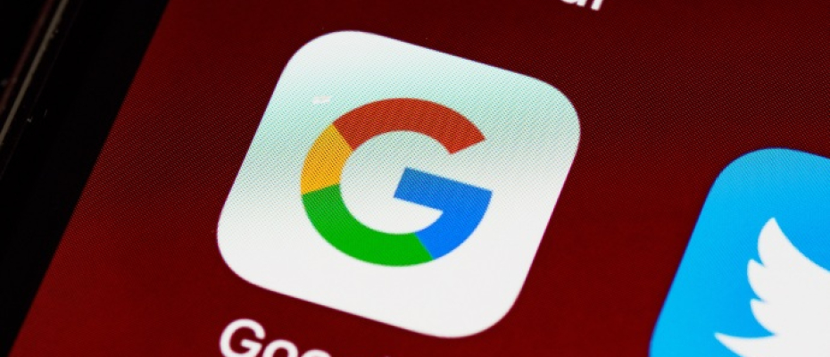 Caso Gonzalez x Google discute a responsabilidade da empresa de tecnologia por recomendações de vídeos no YouTube/Canva